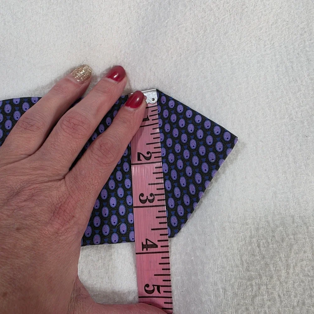 J. McLaughlin Mens Purple Silk Fish Pattern Classic Necktie Made in USA